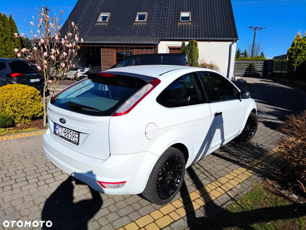 Ford Focus 1.4 16V Style+ - 30