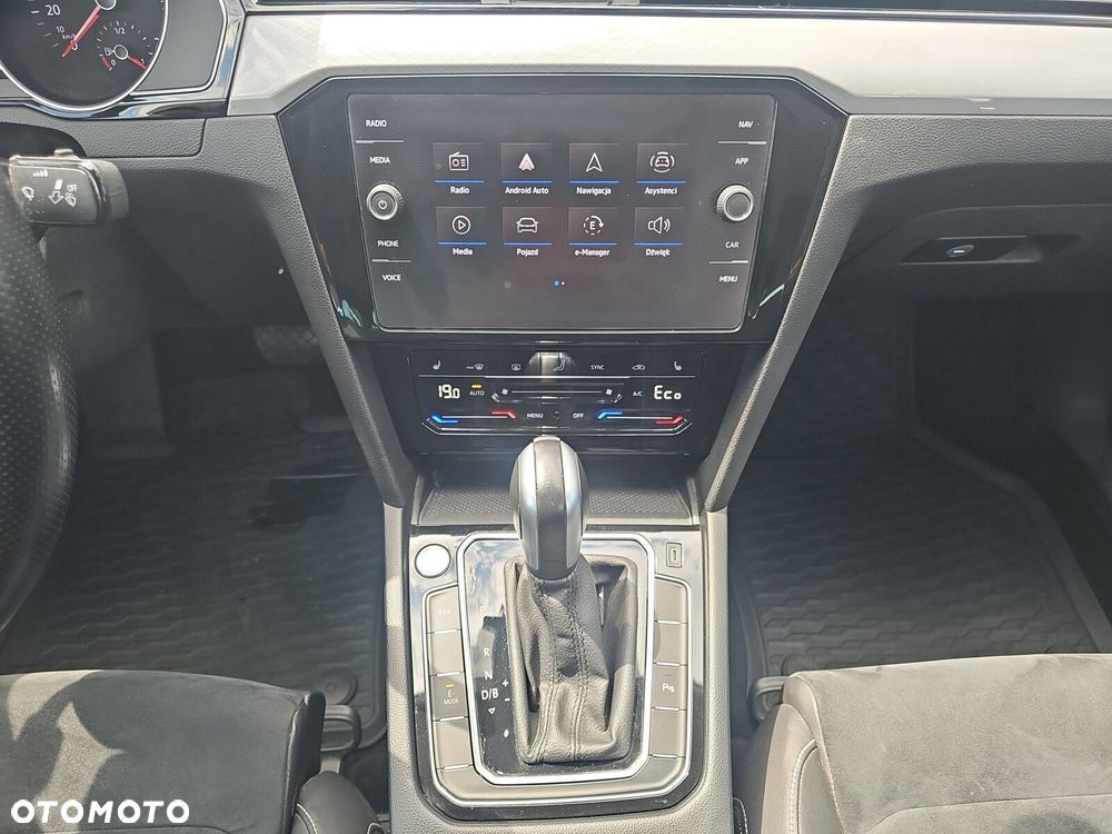 Volkswagen Passat - 15