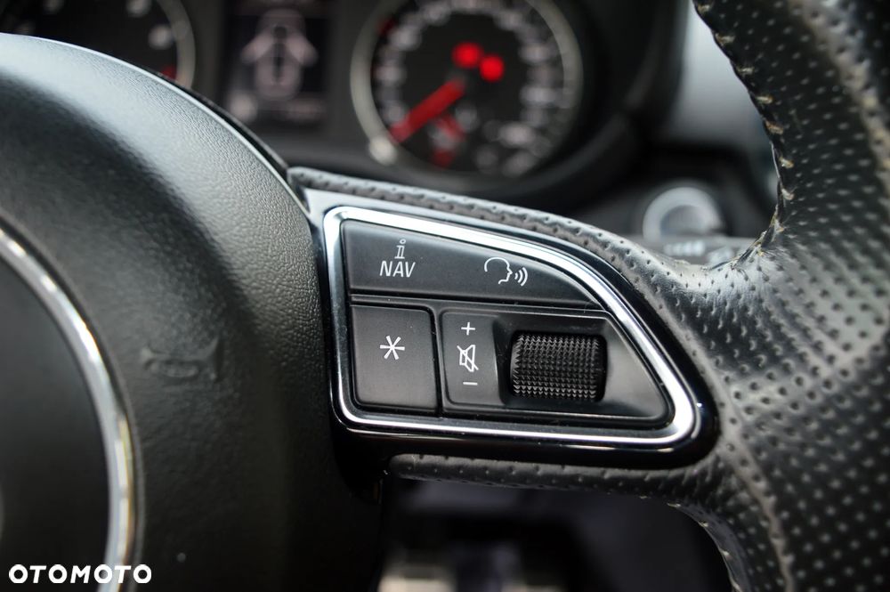 Audi A1 3-drzwiowe 1.4 TFSI S tronic S line Sportpaket - 30