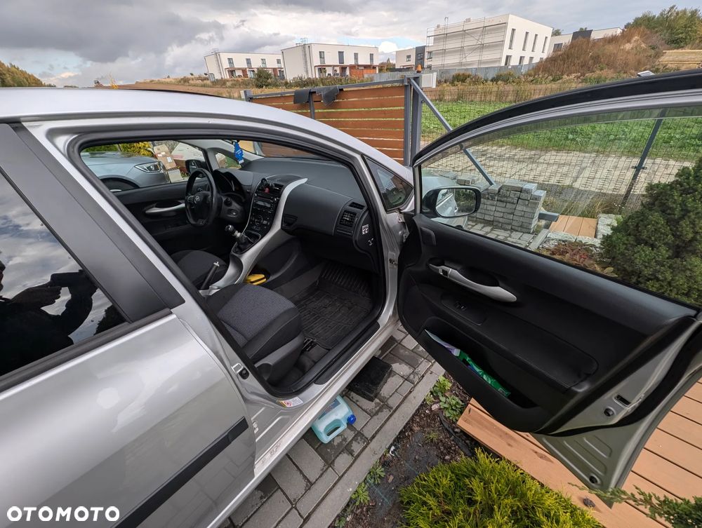 Toyota Auris 2010 photo 5