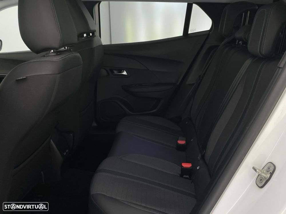 Peugeot 2008 1.2 PureTech Allure - 12