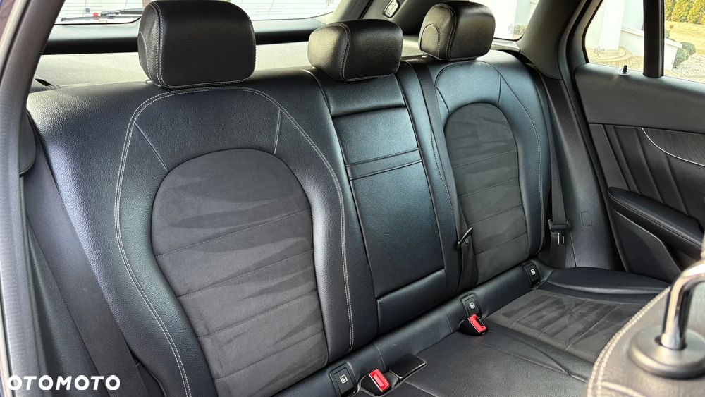 Mercedes-Benz GLC 250 4Matic 9G-TRONIC AMG Line - 34