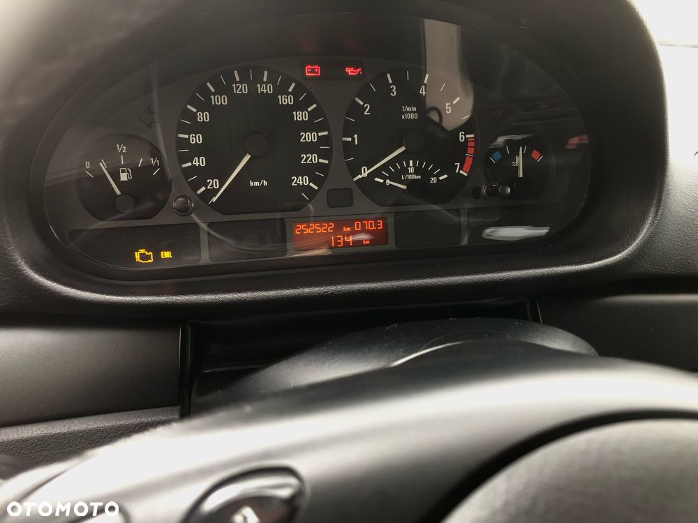 BMW Seria 3 318i - 7