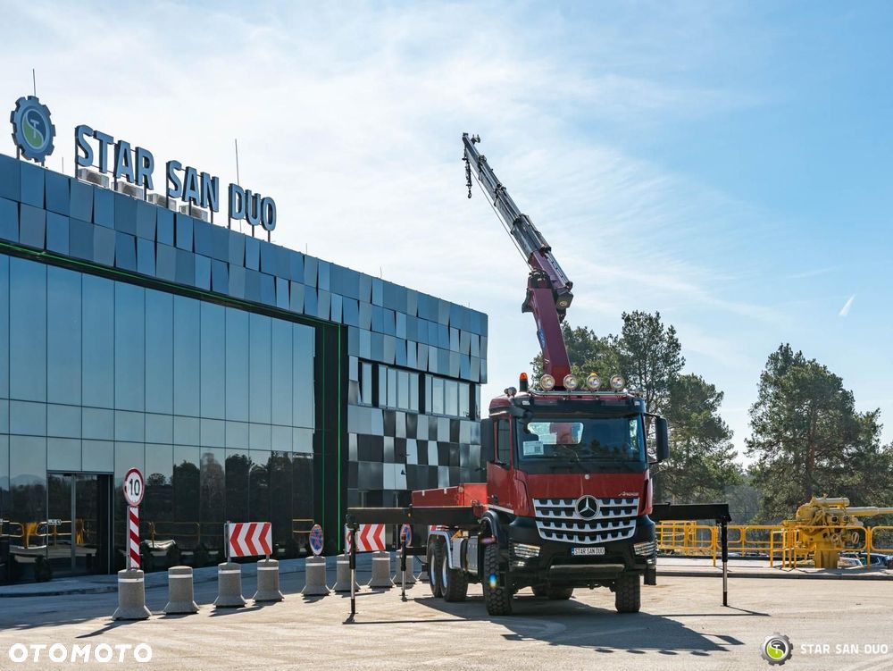 Mercedes-Benz AROCS 3345 6x6 HMF 3220 K hds Żuraw wywrotka - 3