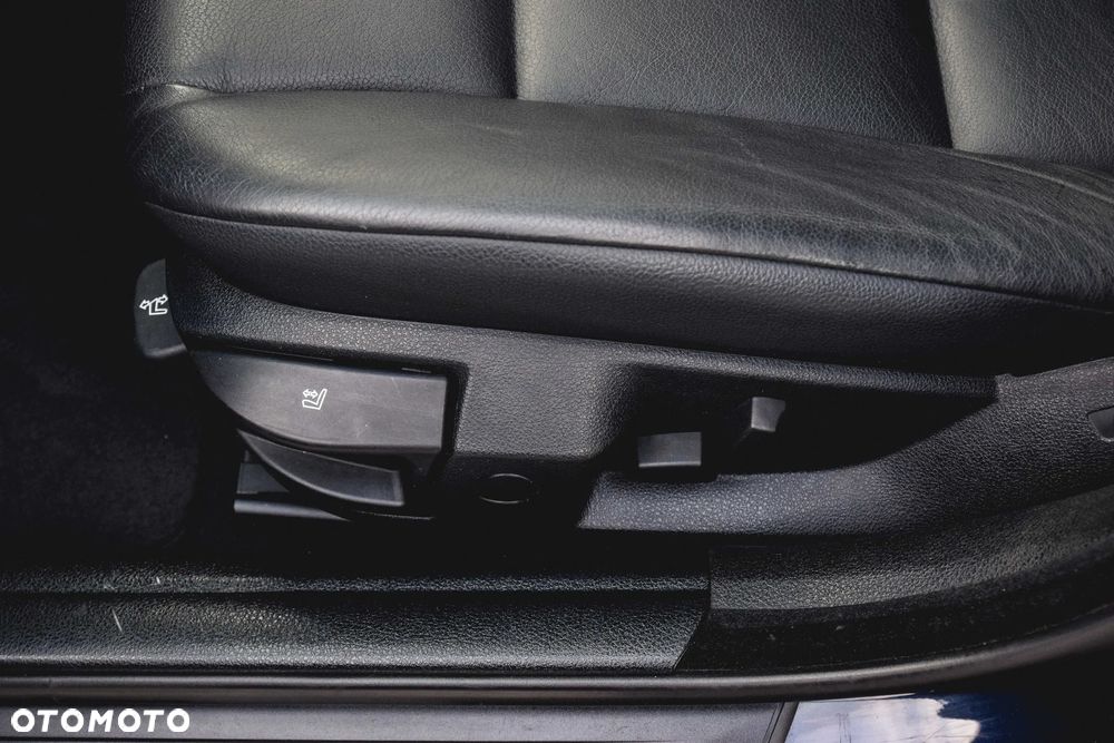 BMW Seria 5 520i - 38