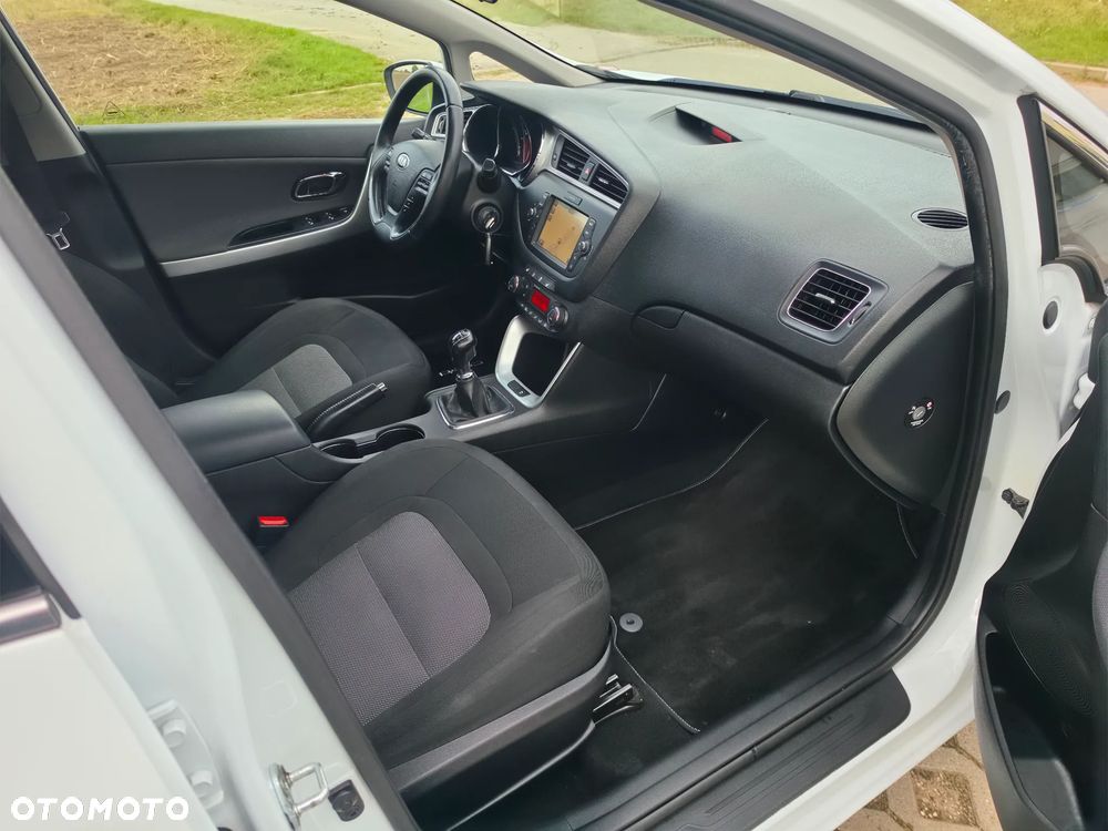 Kia Ceed 1.6 GDI ISG Platinum Edition - 32
