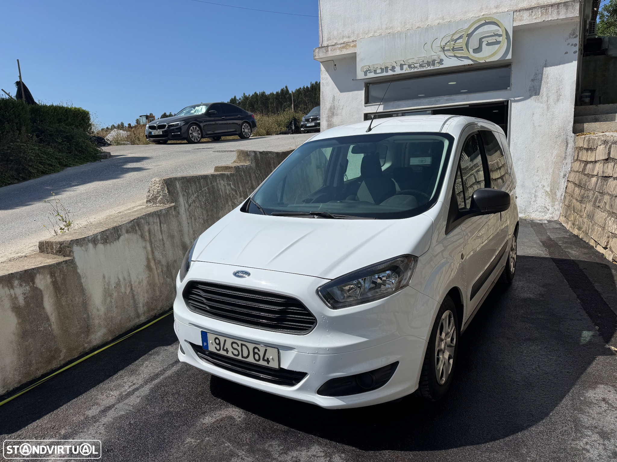 Ford Tourneo Courier 1.5 TDCi Ambiente - 2