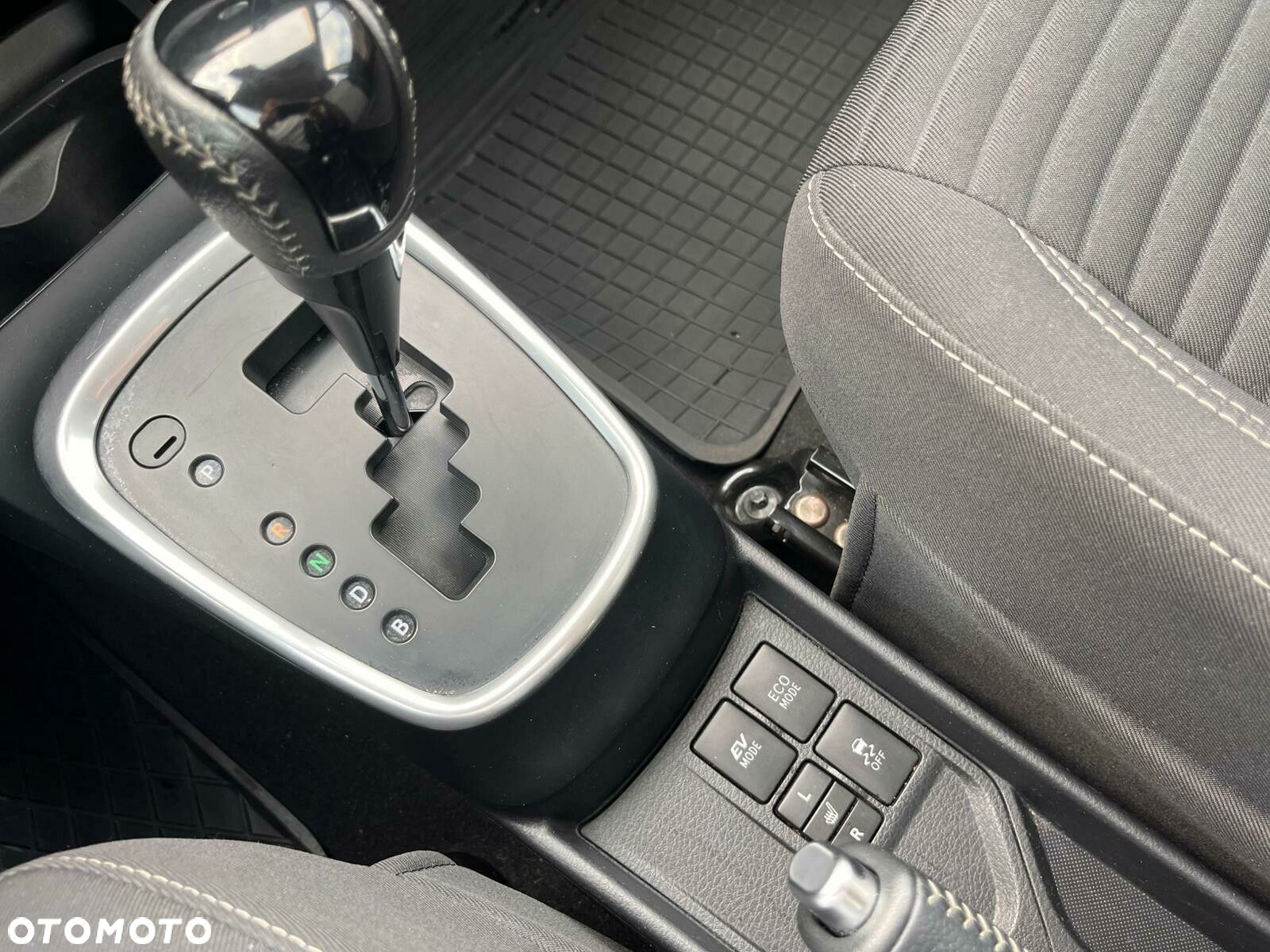 Toyota Yaris - 22