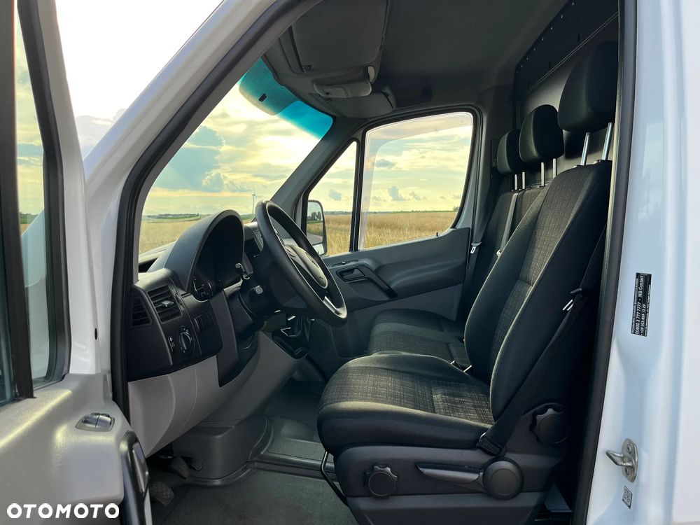 Mercedes-Benz SPRINTER 319 - 8