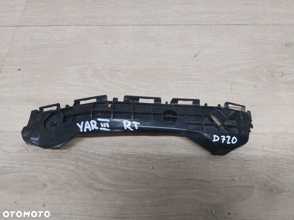 Toyota Yaris III II Lift 18-21r ślizg zderzaka prawy tył 52575-0D460 - 1