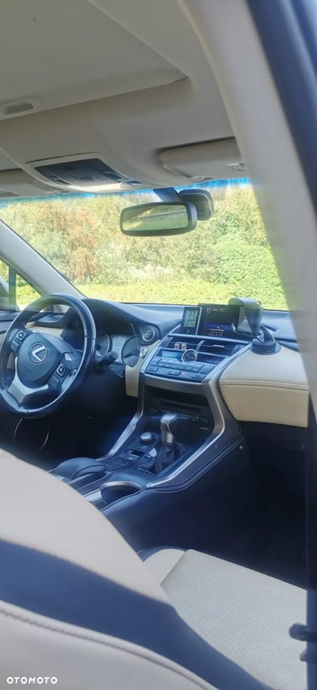 Lexus NX 200t - 11