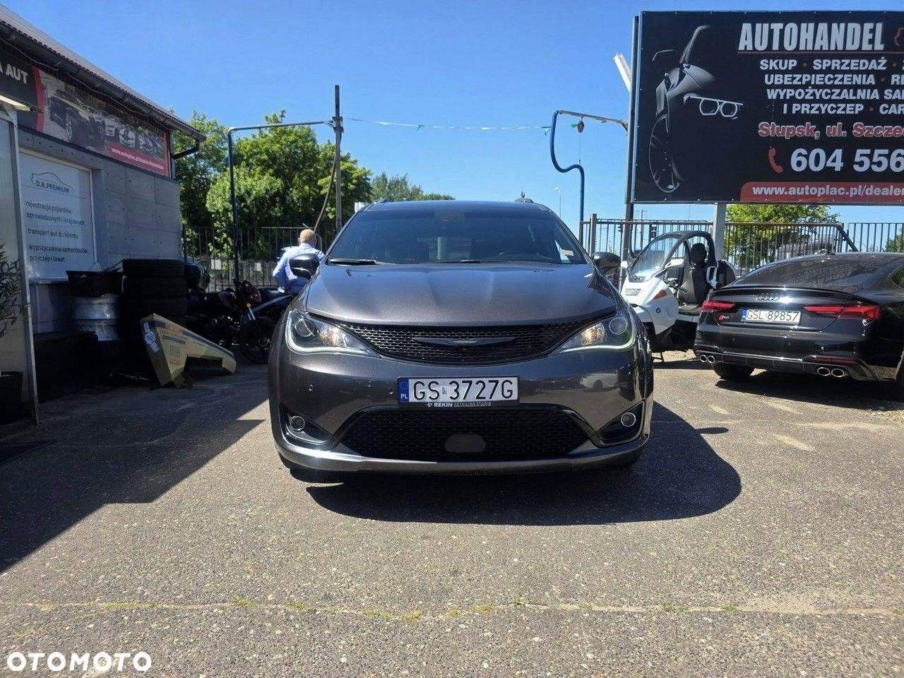 Chrysler Pacifica - 2