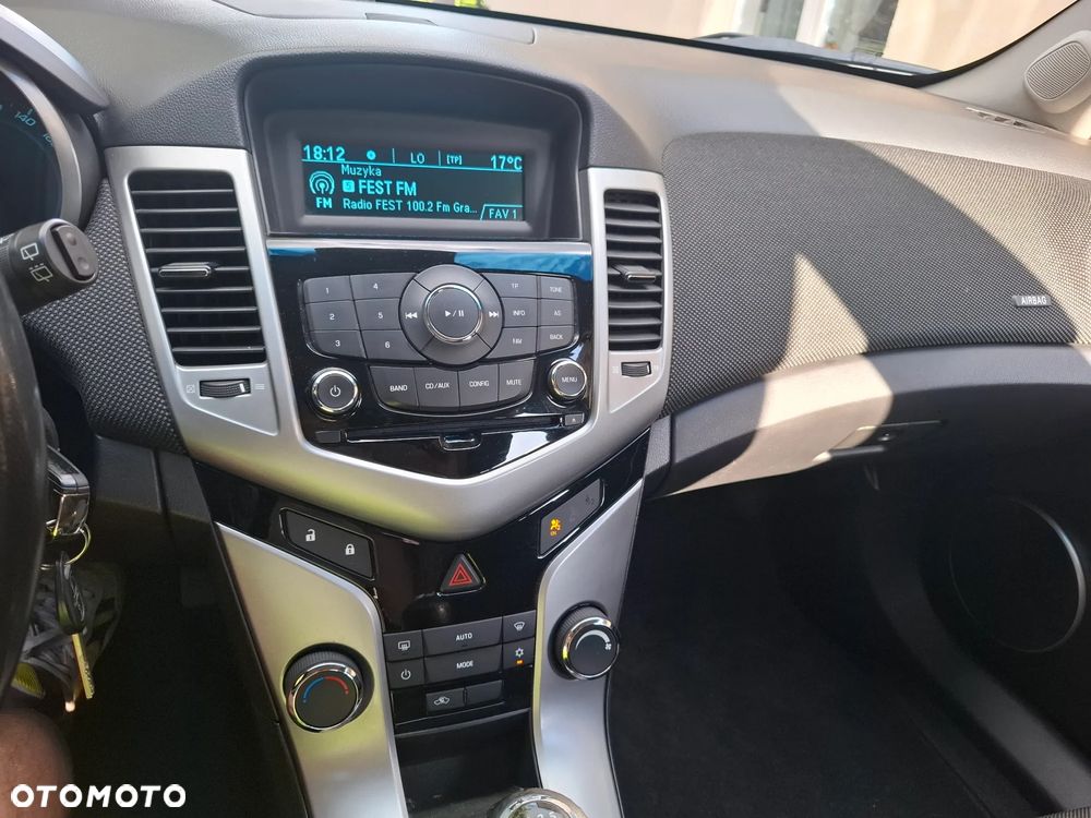 Chevrolet Cruze 1.6 LS - 6