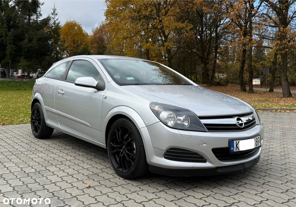 Opel Astra III GTC 1.8 Cosmo - 2