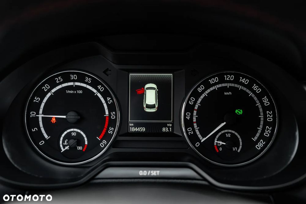 Skoda Octavia 2.0 TDI DSG RS - 32