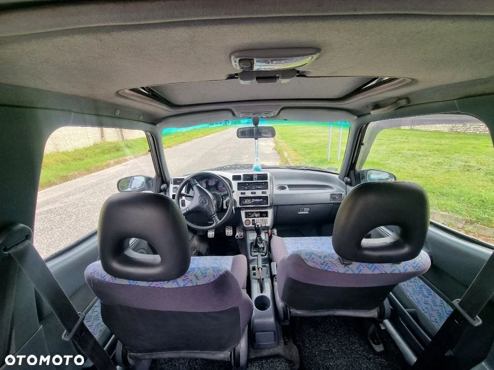 Toyota RAV4 2.0 GLi - 17