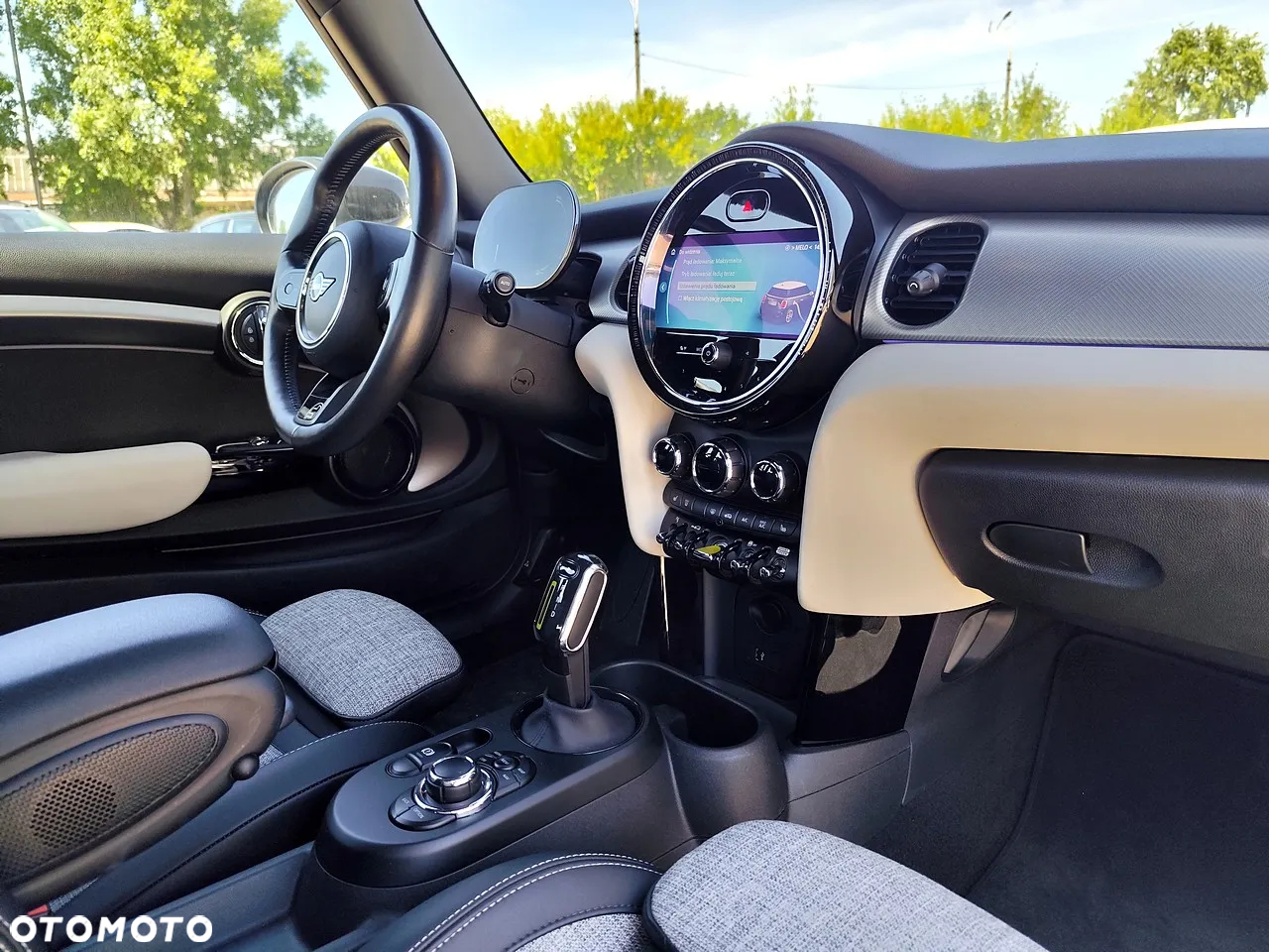 MINI Cooper SE Classic Trim - 10