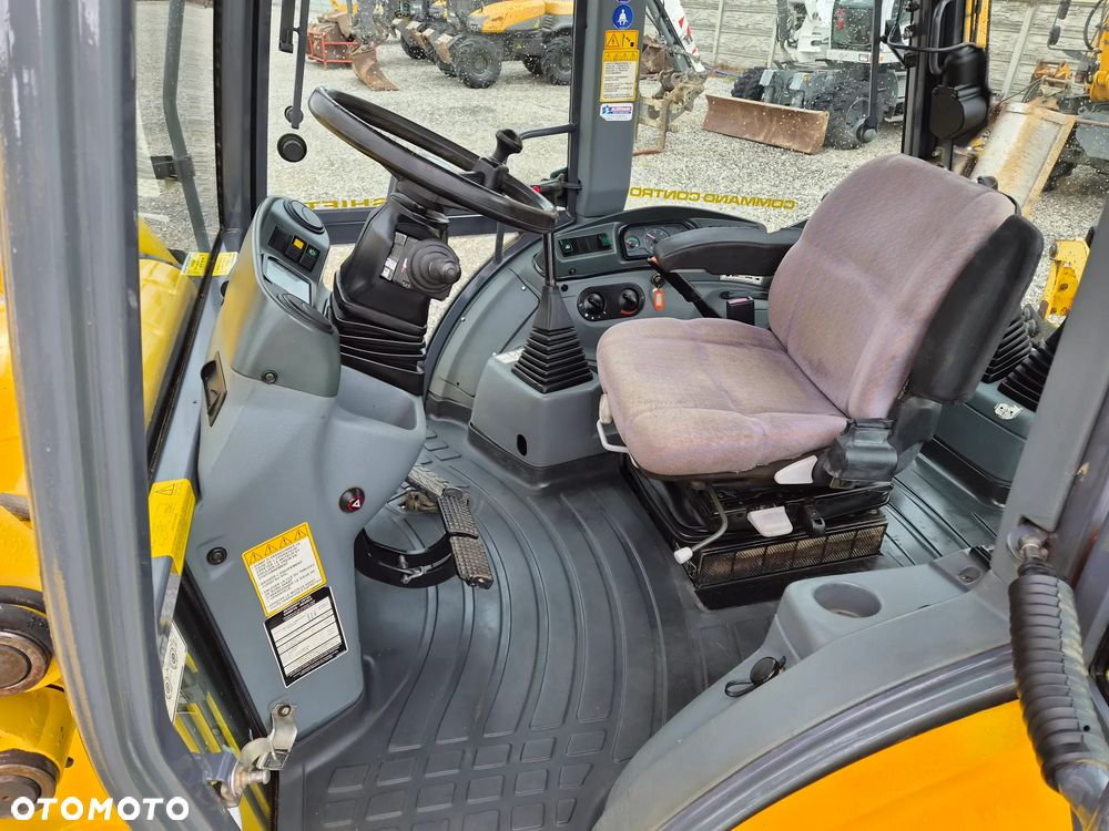 New Holland LB 115 - 7