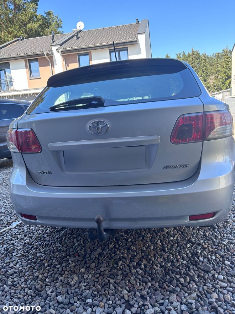 Toyota Avensis 2.0 D-4D 2010 - 9