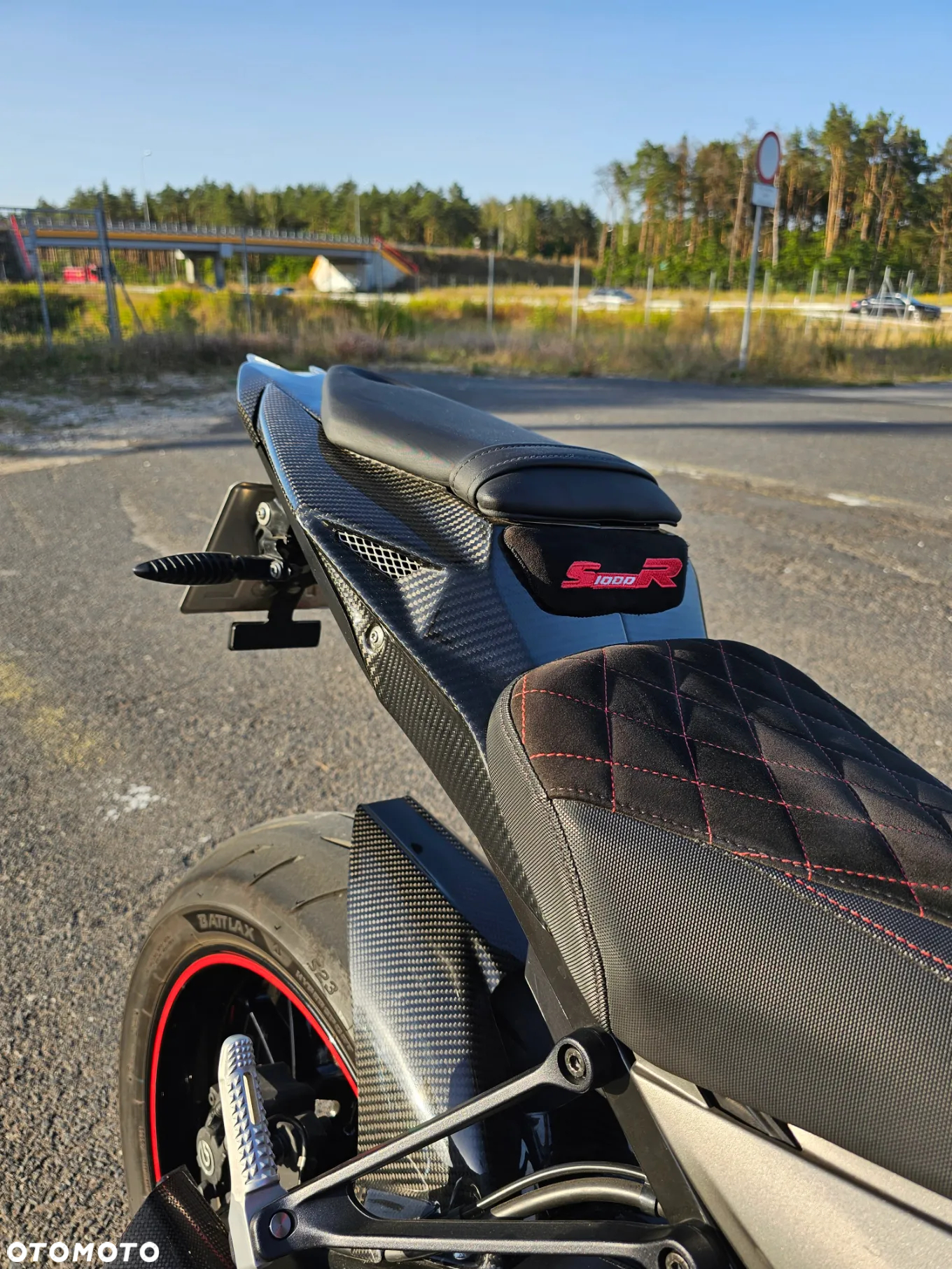 BMW S - 8