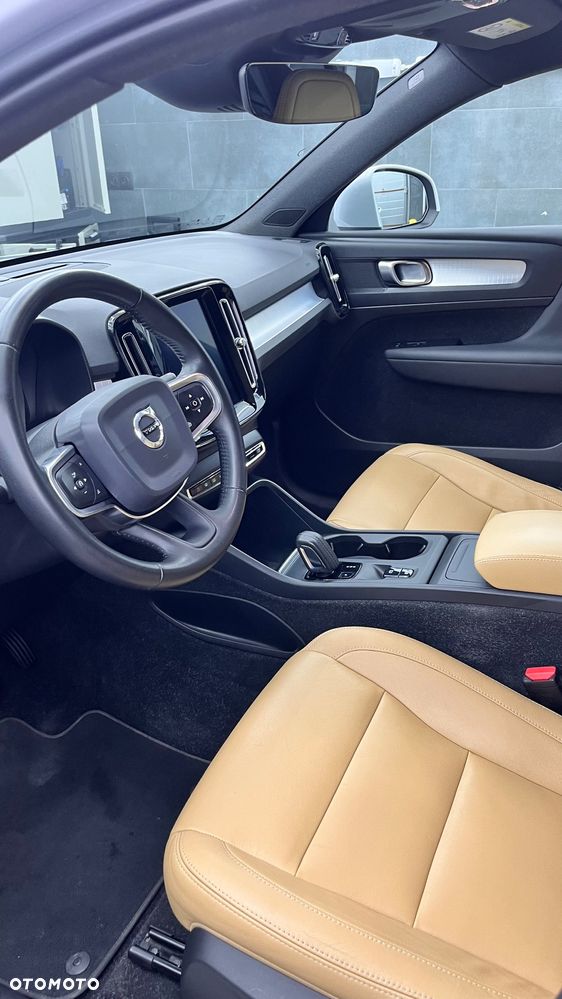 Volvo XC 40 D4 AWD Geartronic Momentum Pro - 8