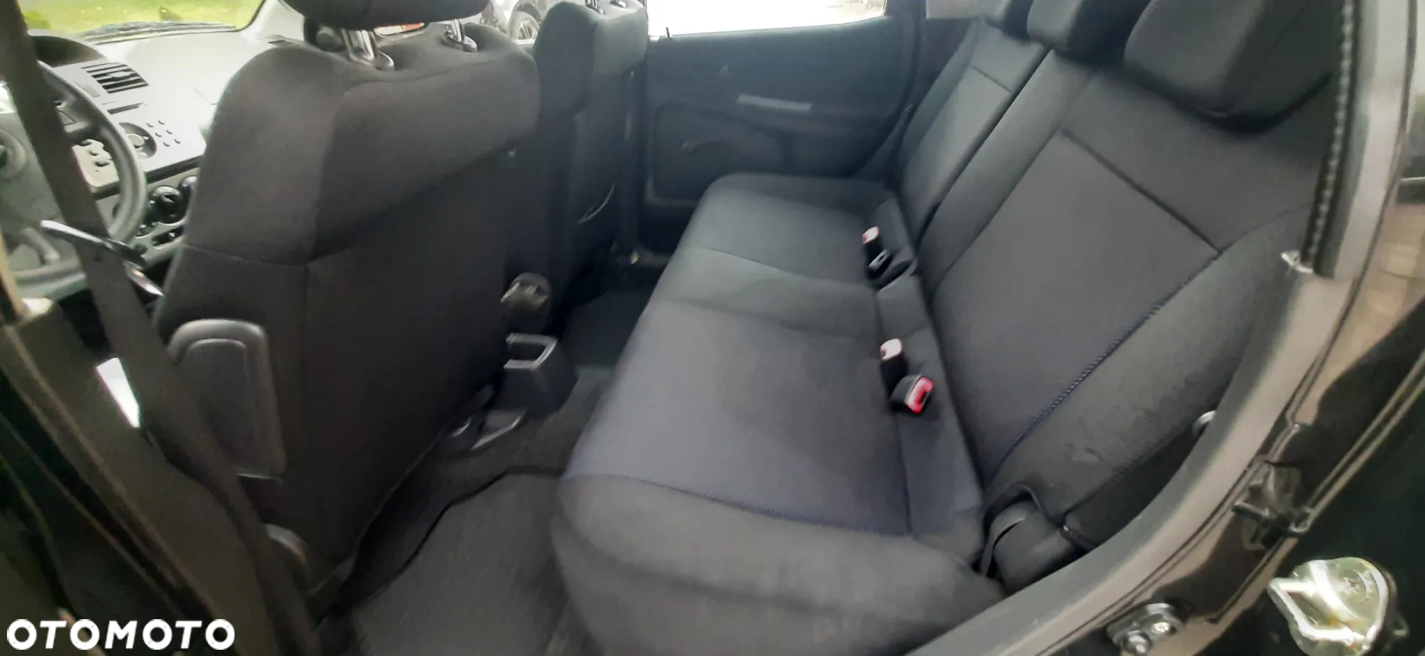 Suzuki Ignis - 38