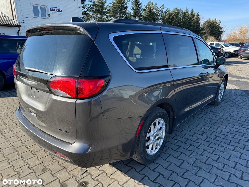 Chrysler Pacifica - 4