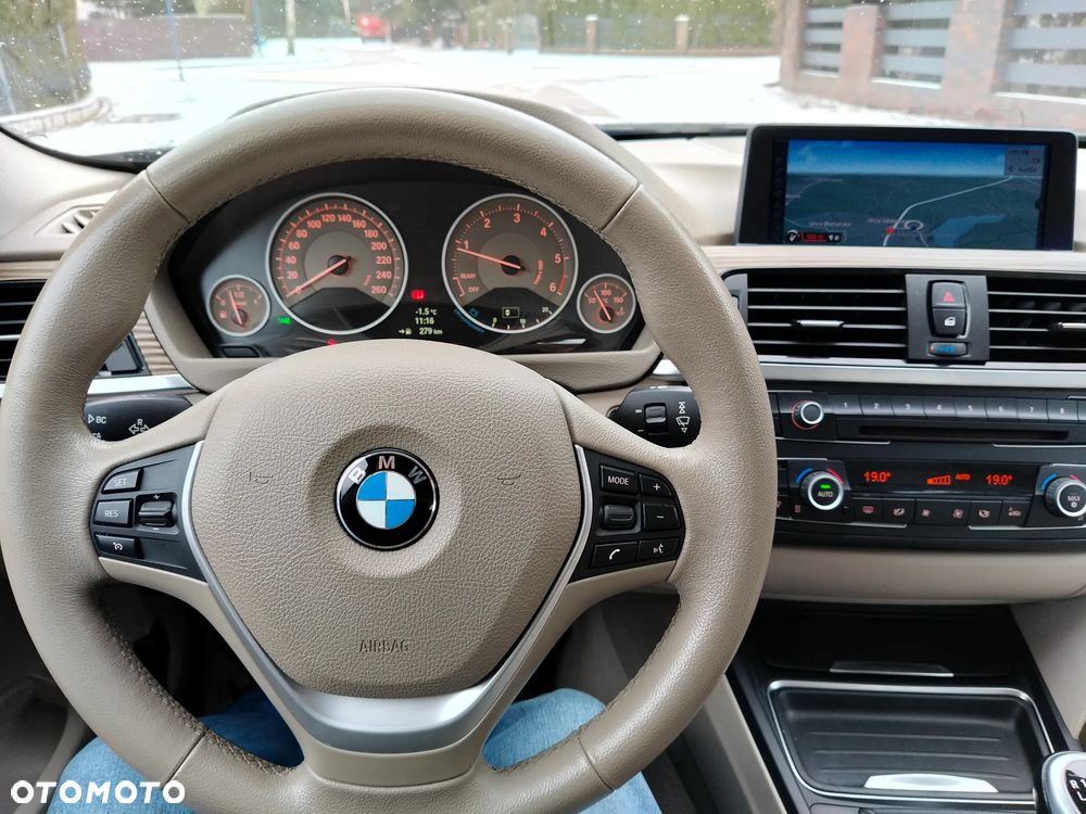 BMW Seria 3 320d Blue Performance Modern Line - 23