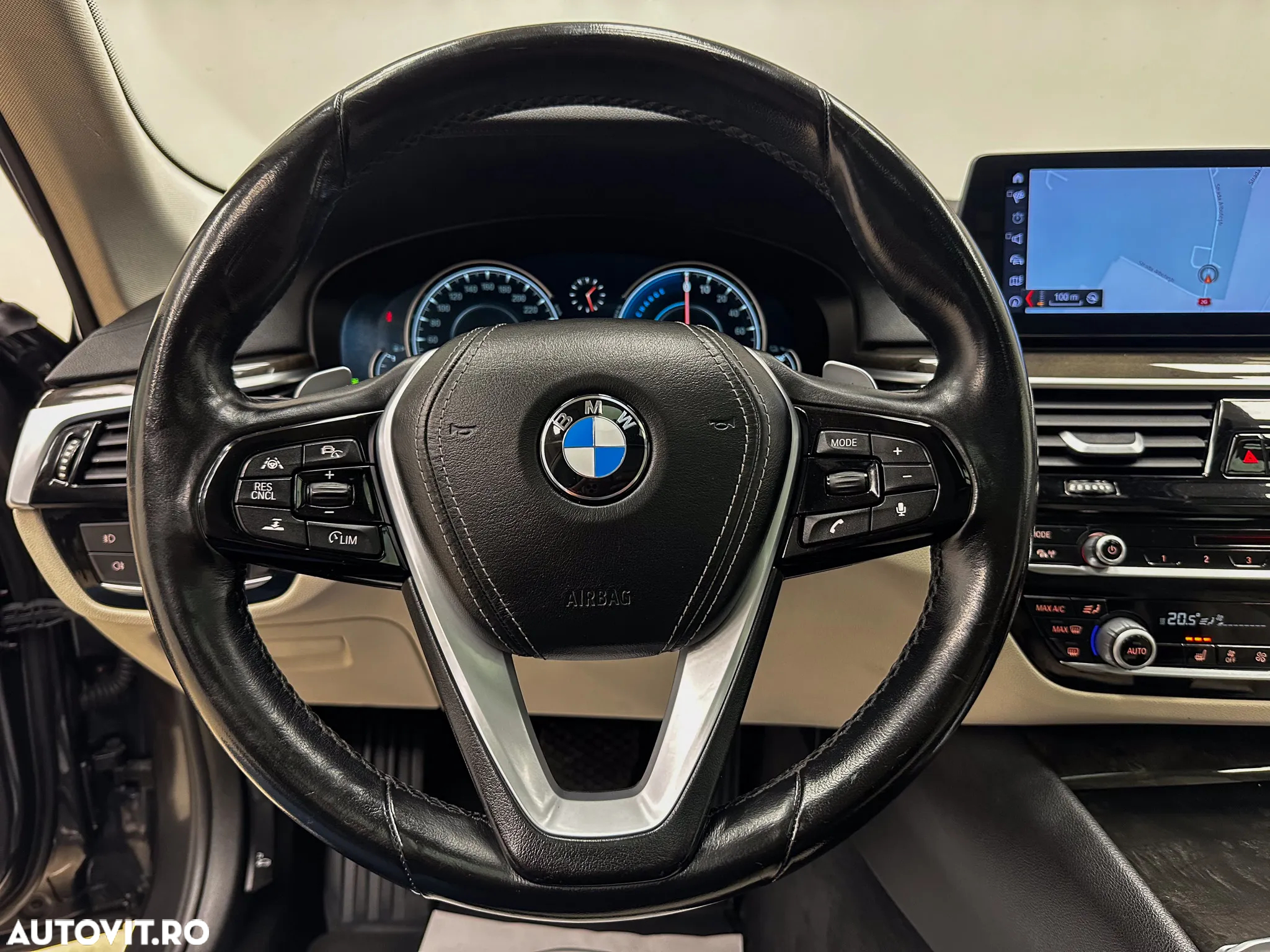 BMW Seria 5 530e Aut. Sport Line - 29