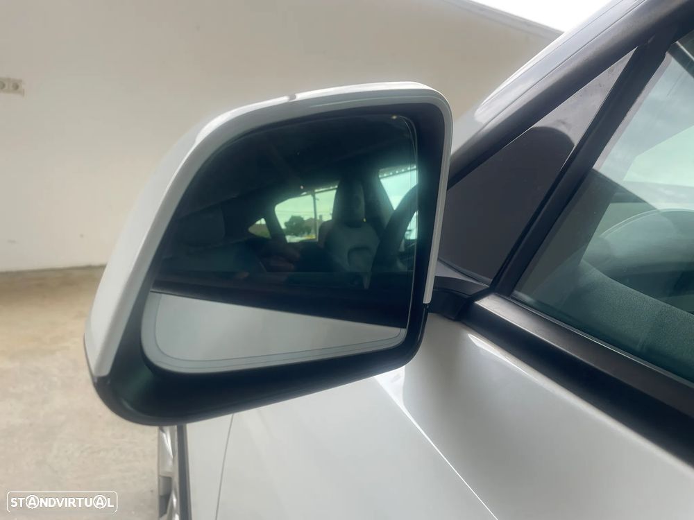 Tesla Model Y RWD - 41