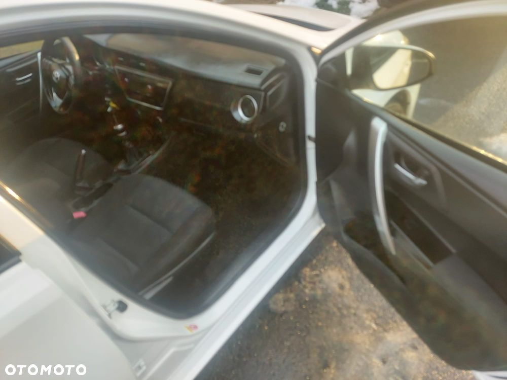 Toyota Auris 1.4 D-4D Design Edition - 26