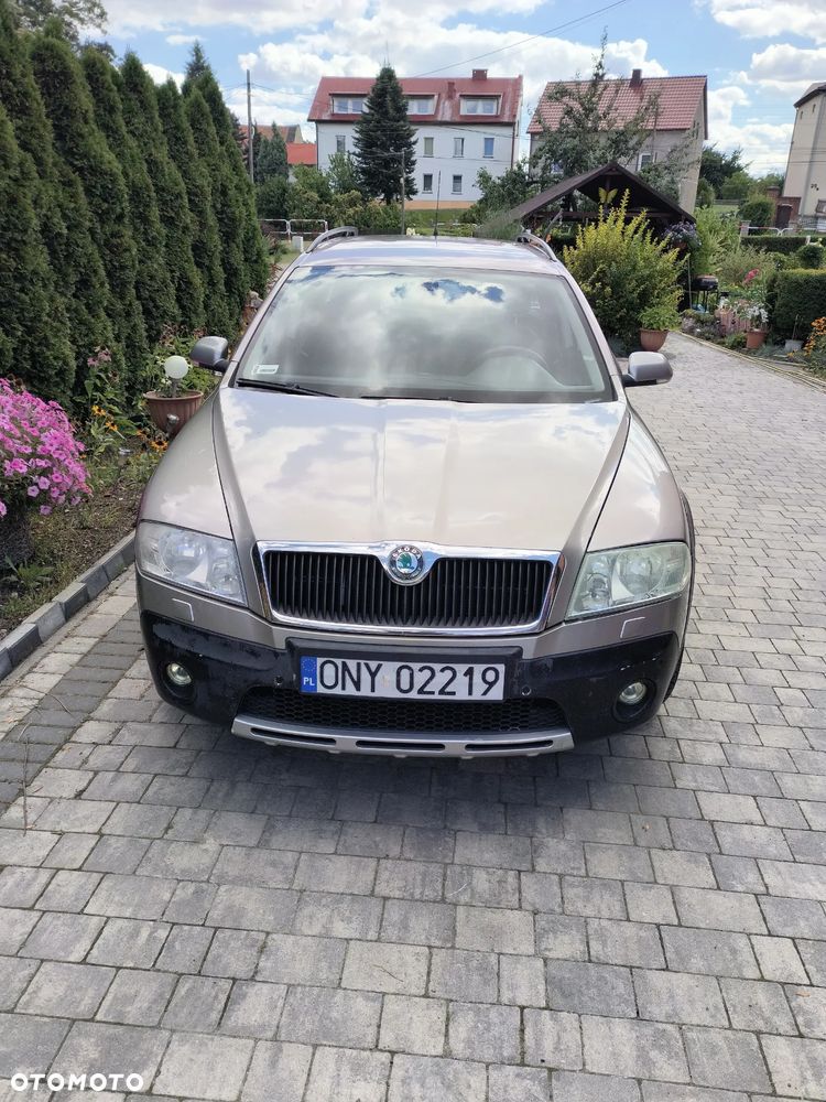 Skoda Octavia Scout 2.0 TDI DPF - 2
