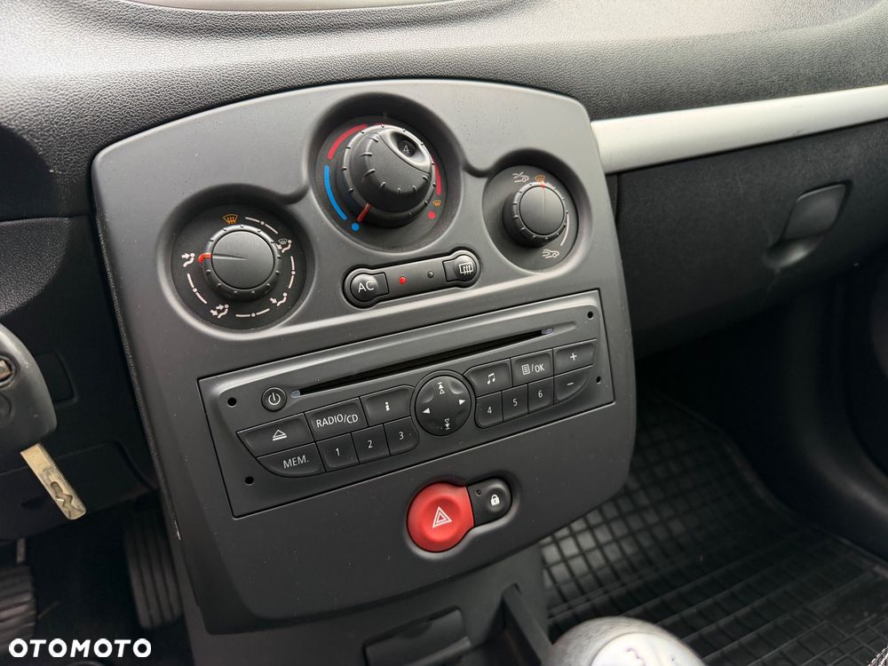 Renault Clio 1.2 16V 75 Expression - 19