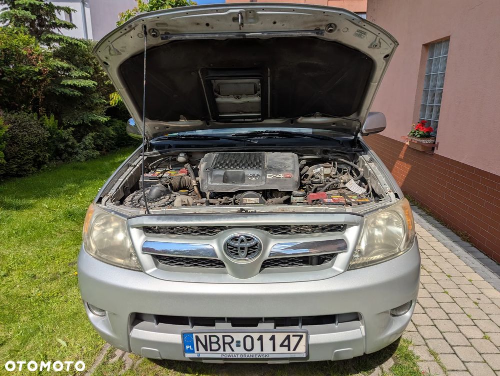 Toyota Hilux 2.5 D-4D SR5 - 13