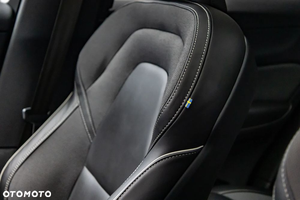 Volvo XC 60 T8 Plug-In Hybrid AWD R-Design - 16