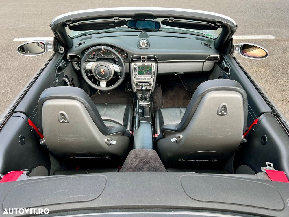 Porsche 911 Carrera - 17