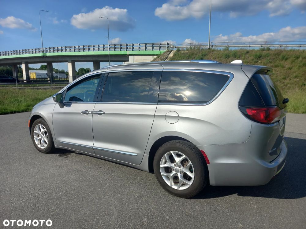 Chrysler Pacifica - 3
