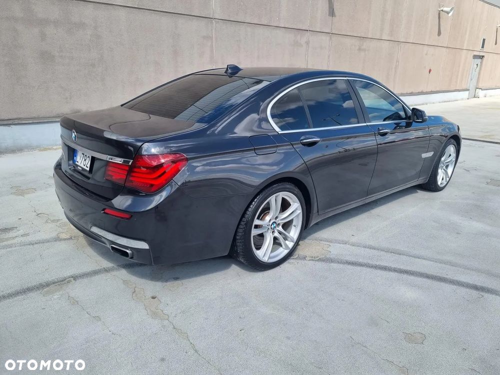 BMW Seria 7 750i xDrive - 4