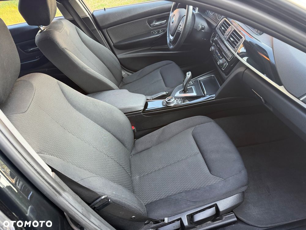 BMW Seria 3 320d Luxury Line - 23