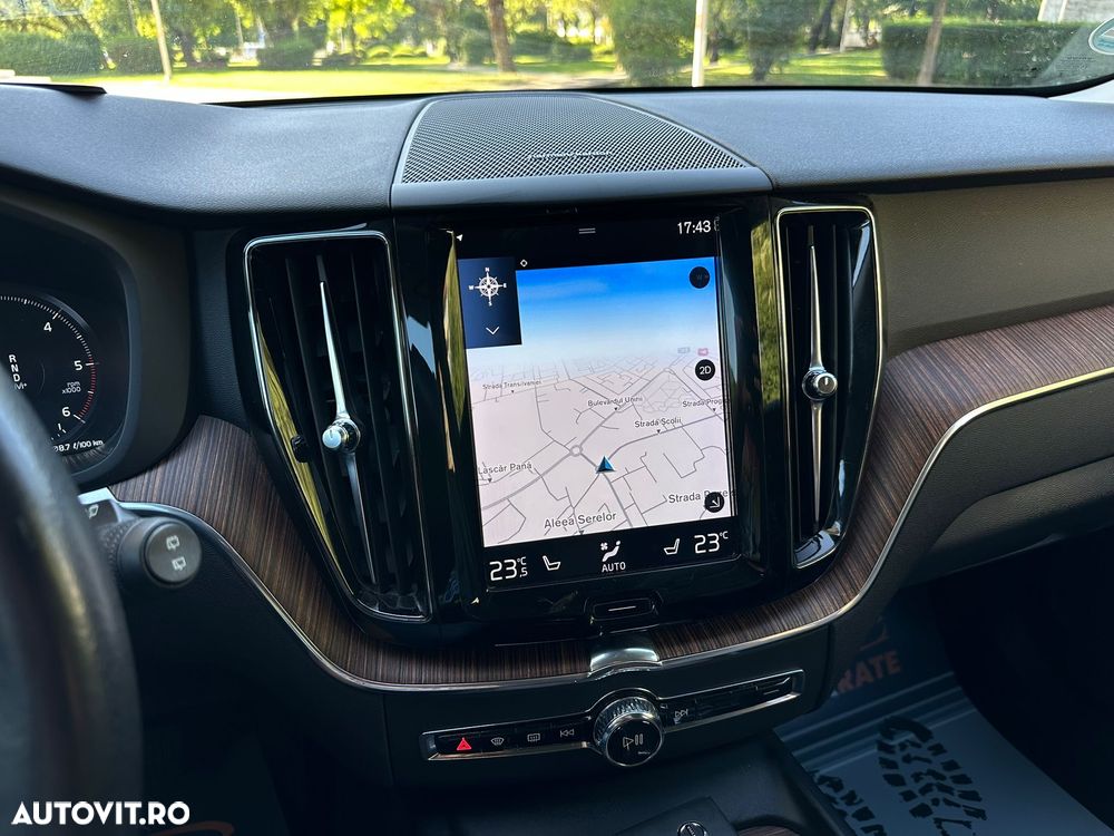 Volvo XC 60 B5 D AWD Geartronic Momentum Pro - 21