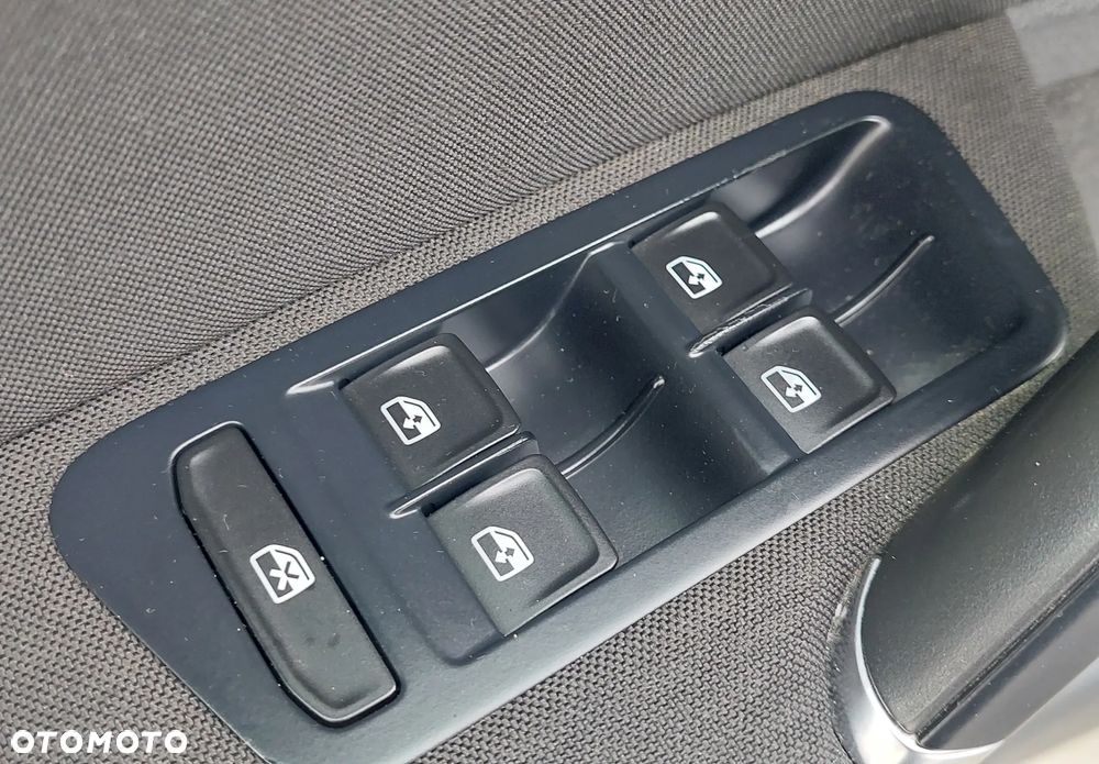 Volkswagen Golf 1.6 TDI BlueMotion Comfortline - 23