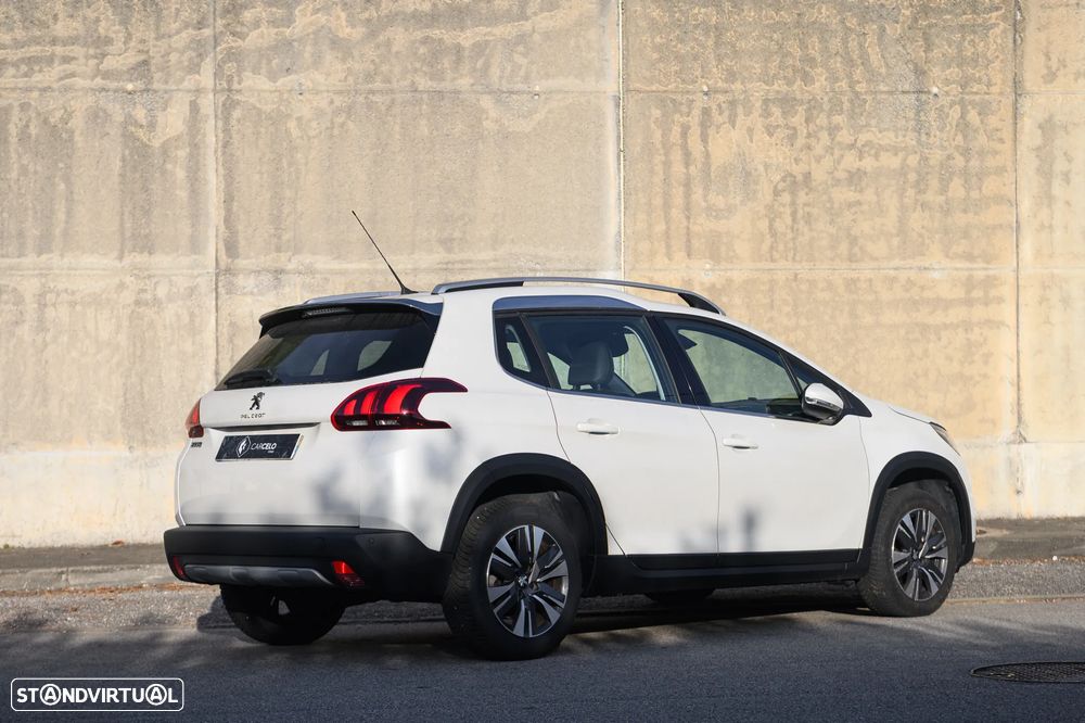 Peugeot 2008 1.2 PureTech Allure EAT6 - 4