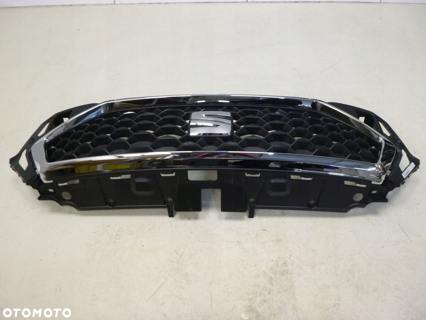 SEAT ATECA LIFT 20- GRILL ATRAPA CHŁODNICY ZNACZEK CHROM ORYGINAŁ - 5