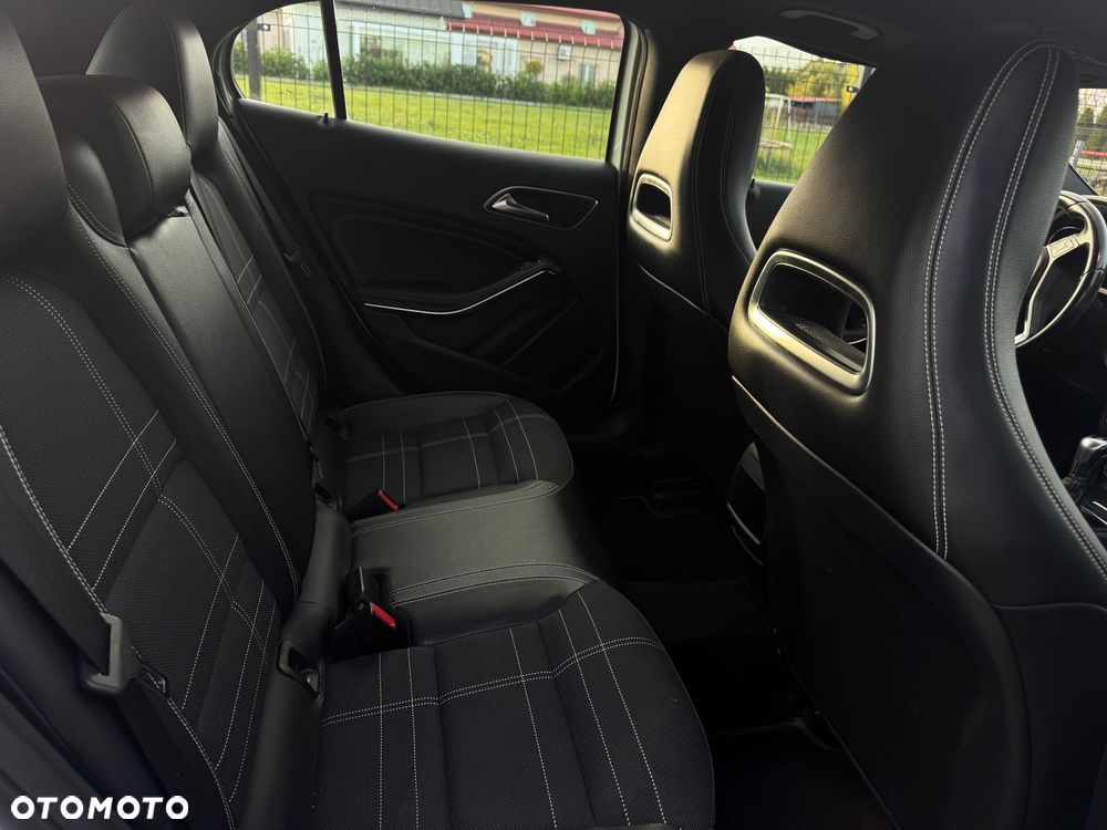 Mercedes-Benz GLA 200 Urban - 19