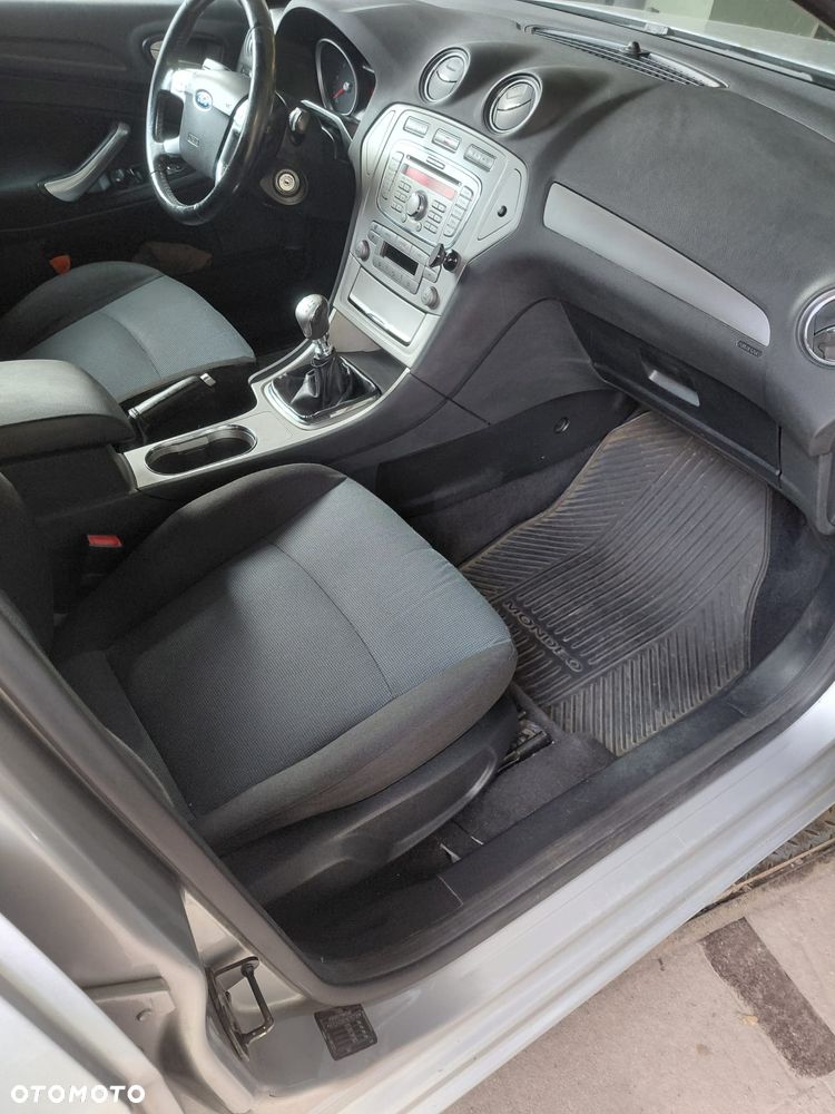 Ford Mondeo 2.0 TDCi Ambiente - 9