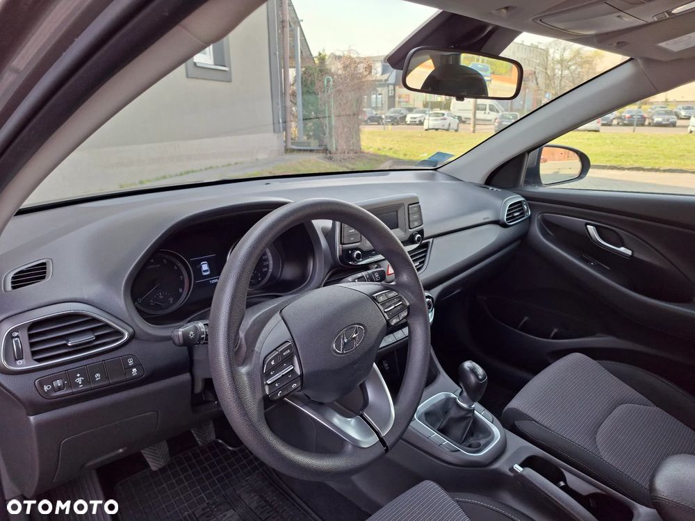 Hyundai i30 1.5 DPI Classic + - 12