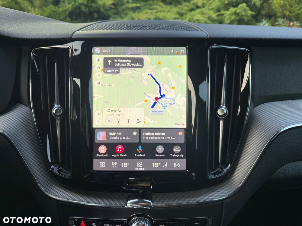 Volvo XC 60 B4 D Plus Dark - 32