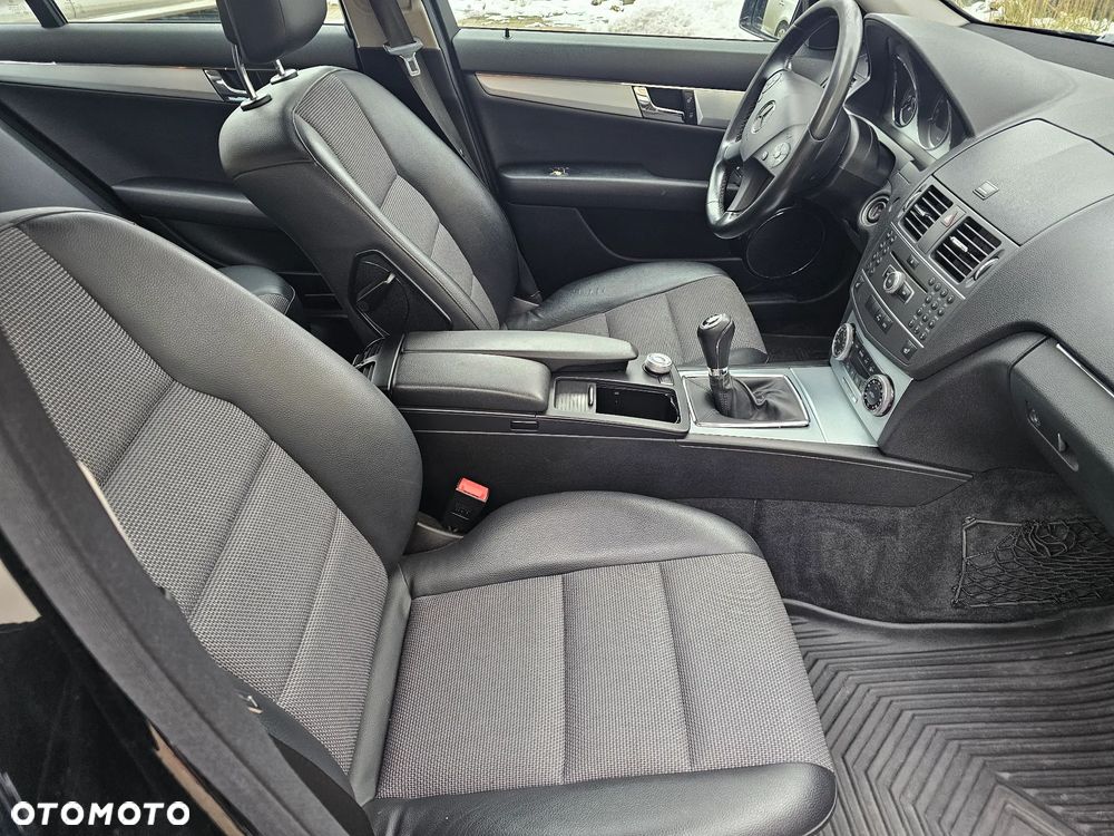 Mercedes-Benz Klasa C 180 CGI BlueEFFICIENCY Avantgarde - 14