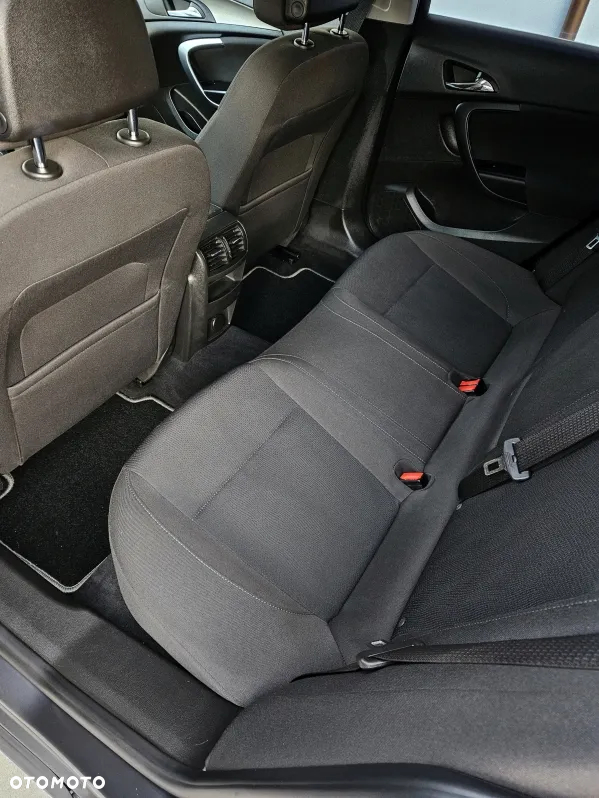 Opel Insignia 1.8 Sports Tourer - 19
