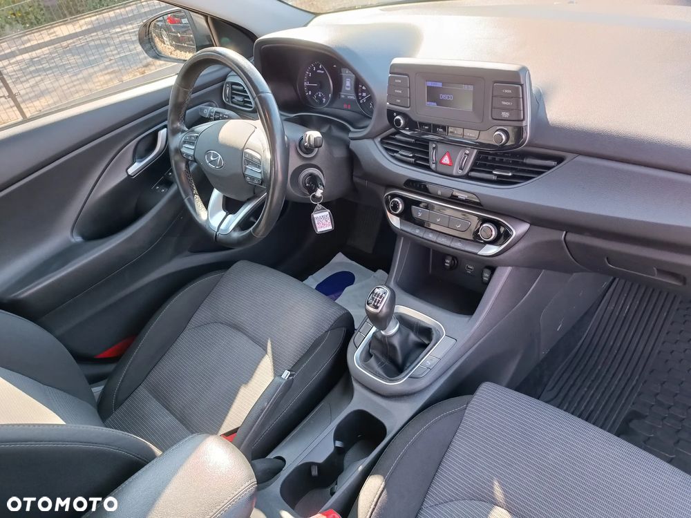Hyundai i30 1.5 DPI Classic + - 18